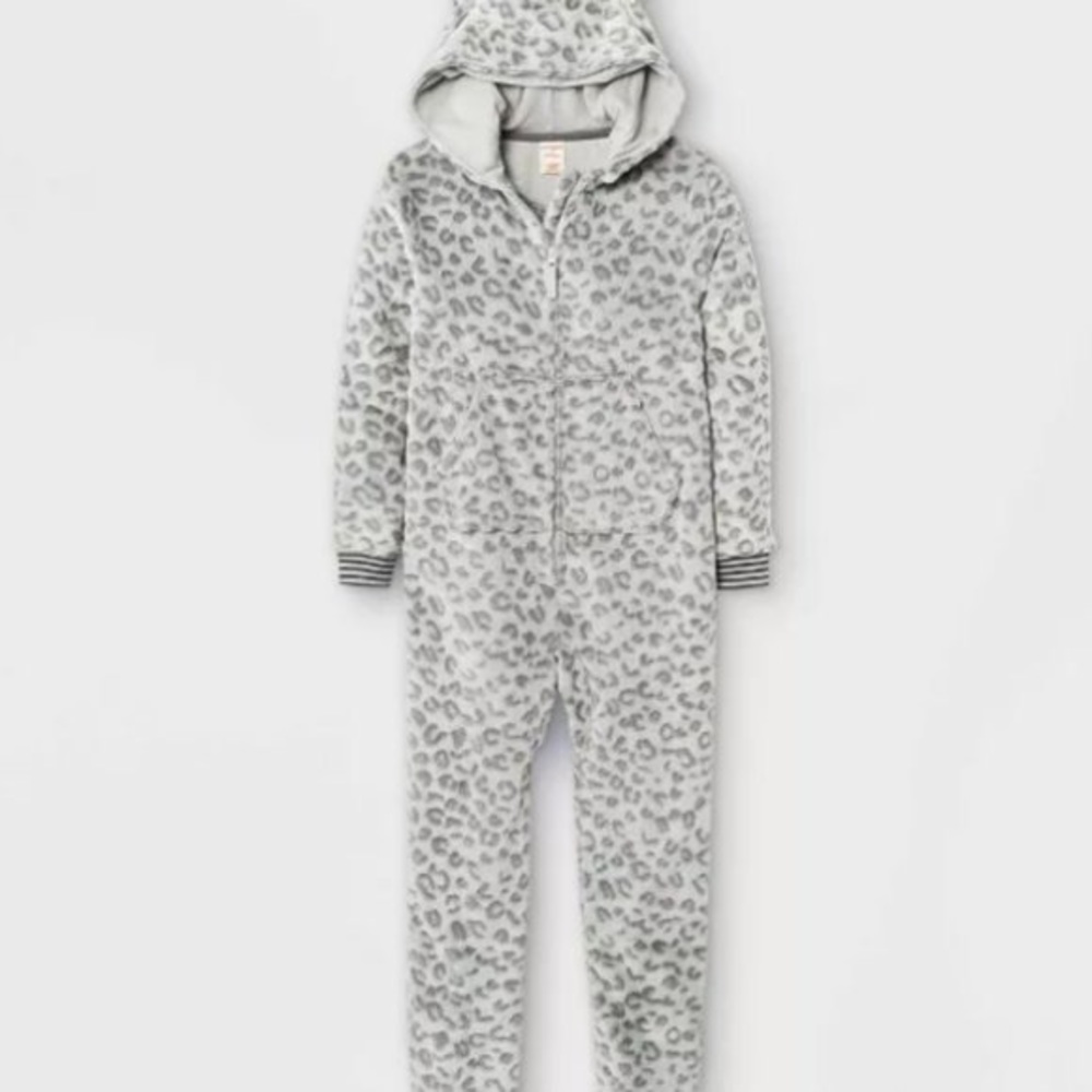 🐆Girl's Leopard Onesie Pajama's, size 10-12